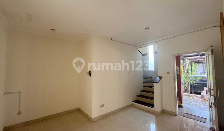 Rumah Rapi Dan Siap Huni Dalam Cluster Di Bintaro Jaya Sektor 9