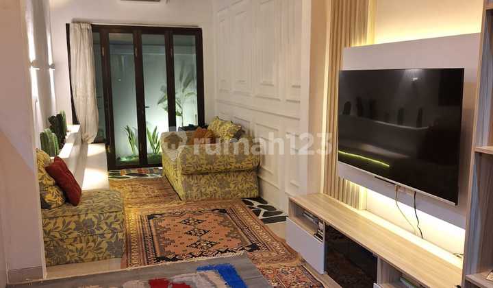 Dijual Rumah Semi Furnished di Green Residence Bintaro 2