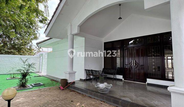 Disewakan Rumah Luas 626m² dengan Kolam Renang Kawasan Kemang 1