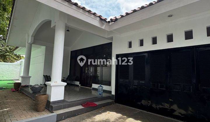 Disewakan Rumah Luas 626m² dengan Kolam Renang Kawasan Kemang 2