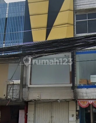 3-Story Shop House in Arteri Pondok Indah Area, High Visibility 3-Story Shop House in Arteri Pondok Indah Area, High Visibility