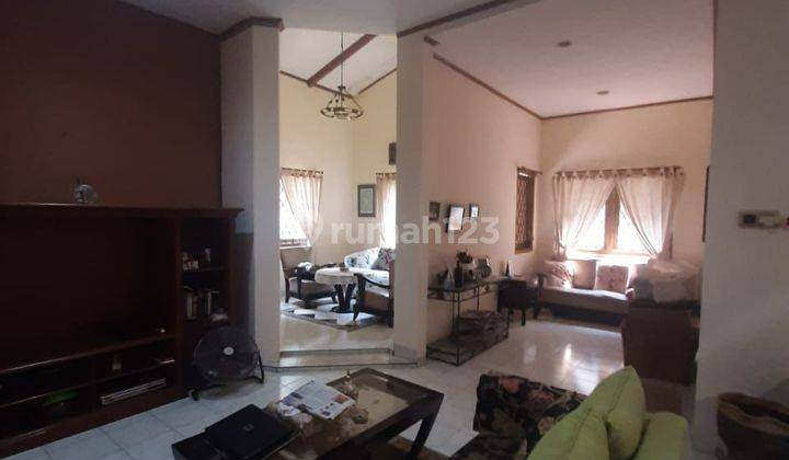 Disewa Rumah 2 Lantai Luas 300 m² Kawasan Tenang di Tanah Kusir 2