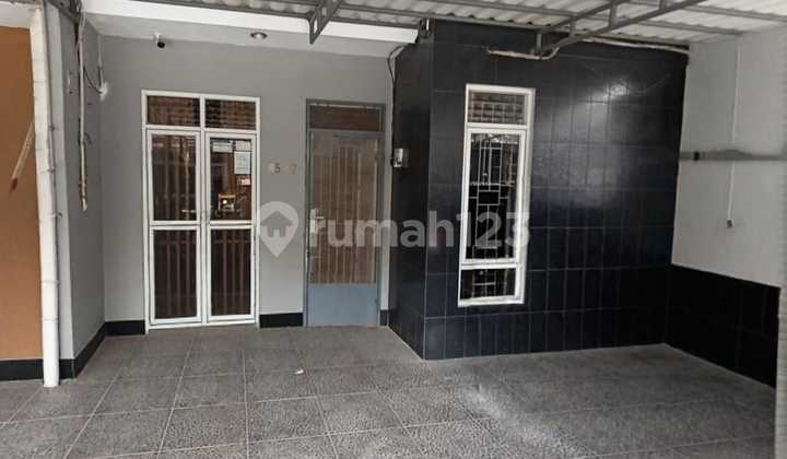 Modern Move-in Ready House in the Heart of Karawaci - Strategic & Comfortable Location for Families! Modern Move-in Ready House in the Heart of Karawaci - Strategic & Comfortable Location for Families!