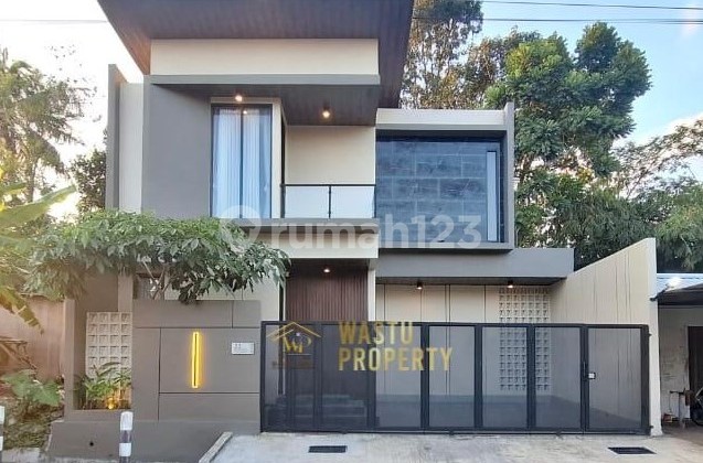 Rumah Mewah 2 Lantai Dekat Sleman City Hall