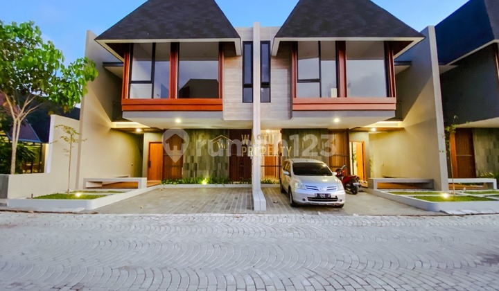 Rumah Mewah Cantik Dekat Bandara Adi Sutjipto
