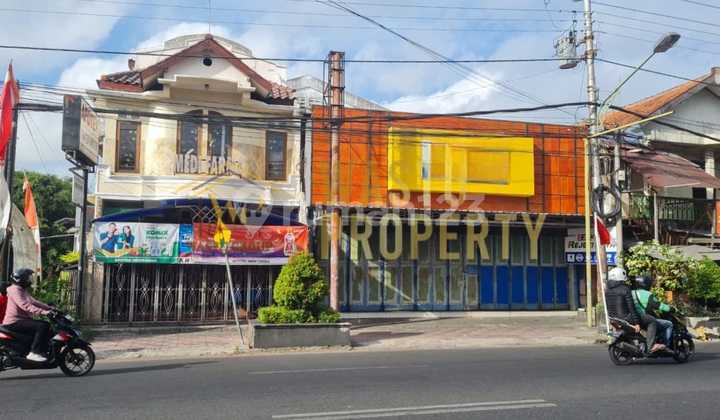 Large Store by the Main Road Near Ngasem Market Jogja