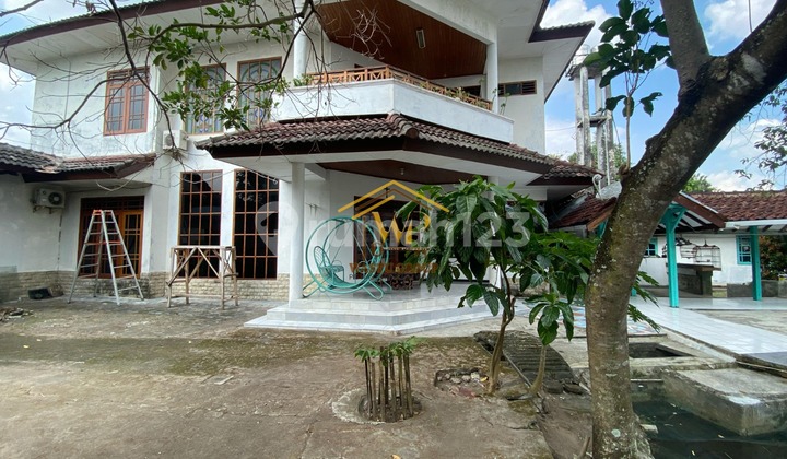 Rumah Mewah dengan Tanah Luas Dekat Instiper Yogyakarta