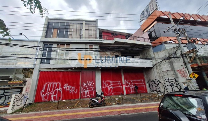 Shop House Spacious Roadside Near Malioboro