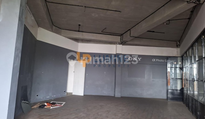 Shop House Spacious Roadside Near Malioboro