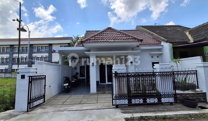 Rumah Second Luas Dekat Instiper Yogyakarta