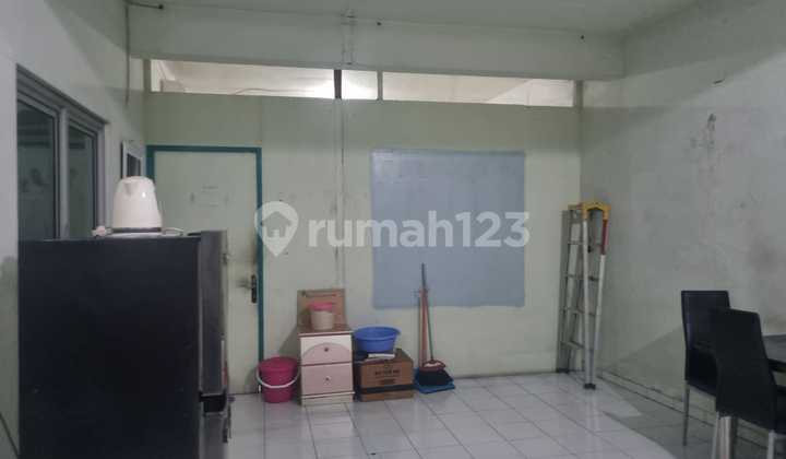 Large Store by the Main Road Near Ngasem Market Jogja