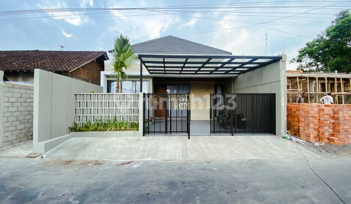 Rumah Kontemporer Dekat Rs Hermina Dan Upn Di Kalasan