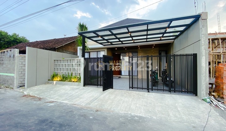 Rumah Kontemporer Dekat Rs Hermina Dan Upn Di Kalasan