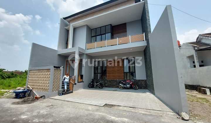 Rumah Cantik Terbaru Siap Huni Modern Di Jakal Km 10