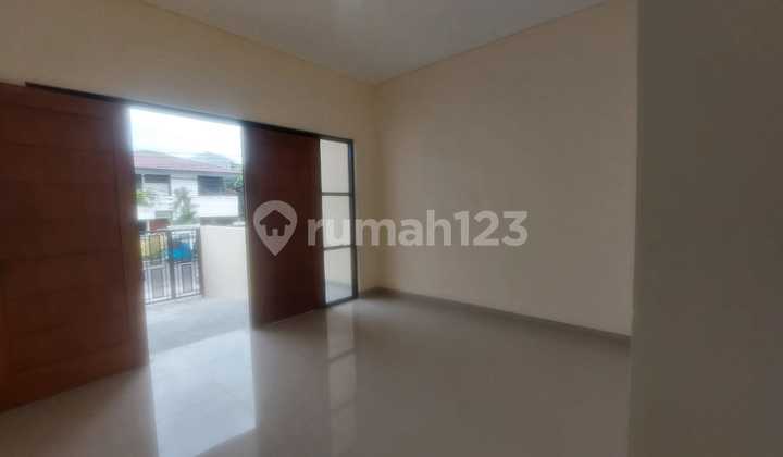 New 3-Story 4 X 26 m² Ready-to-Occupy House at Jl. Mangga Duri Kepa Kebon Jeruk West Jakarta with New and Good SHM