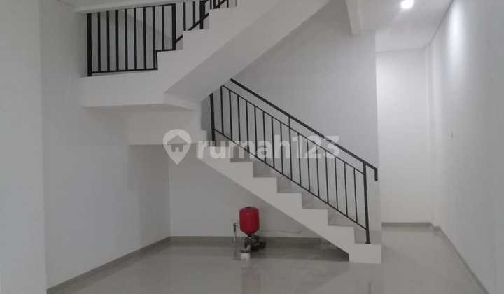 FOR RENT: STREET-SIDE SHOPHOUSE NEAR BINTARO, TANGSEL FOR RENT: STREET-SIDE SHOPHOUSE NEAR BINTARO, TANGSEL