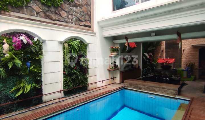 For Quick Sale, Good SHM House in Sector 8 2