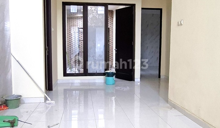 Unfurnished Rental House with SHM 3+1 KT Graha Raya Bintaro, South Tangerang Unfurnished Rental House with SHM 3+1 KT Graha Raya Bintaro, South Tangerang