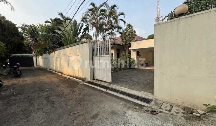 For Sale Fast 1013 M2 House with Private Pool in Cipete, South Jakarta, Car Access 1