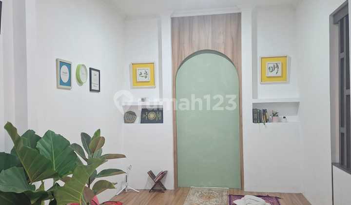QUICK SALE Nice Furnished House with SHM Graha Raya Bintaro, South Tangerang 2