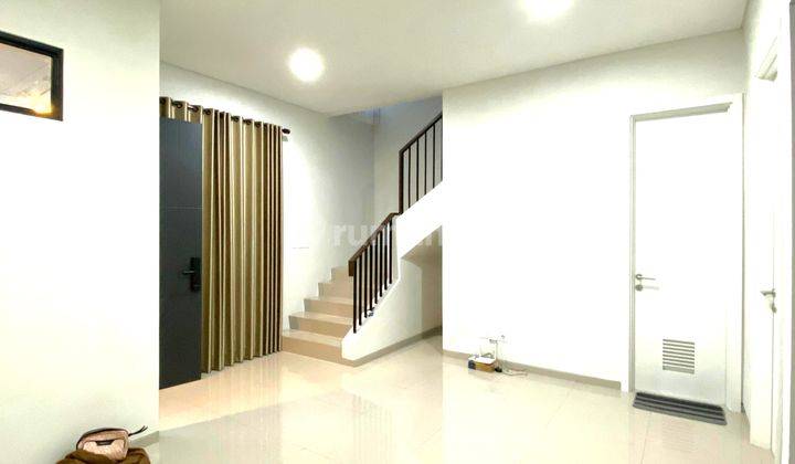 Rumah di sewakan Boulevard Graha Raya Unfurnished SHM Graha Raya Bintaro, Tangerang Selatan 2
