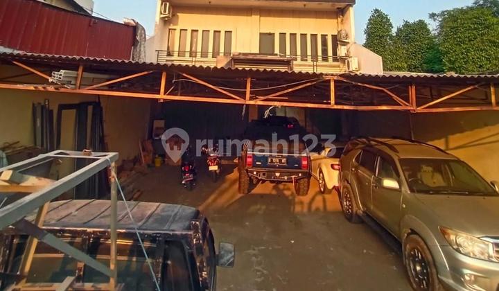 Rare Find! 400m2 Shophouse by the Road in Kembangan 2