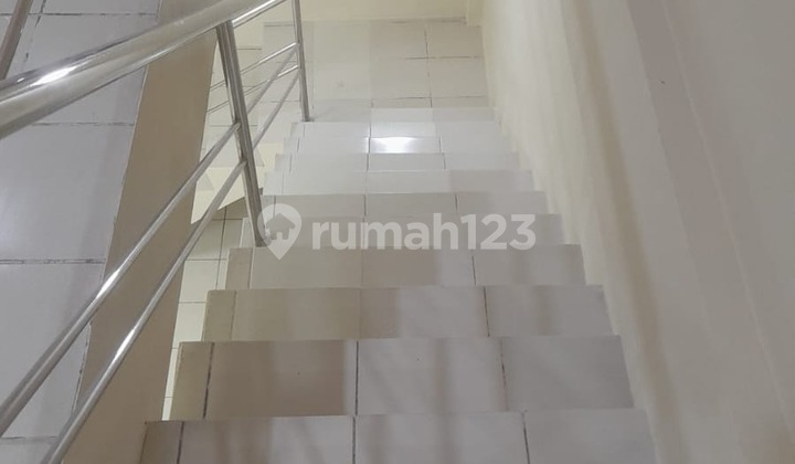 New Ready-to-Occupy Shop House Cheapest in the Area Near Kebayoran Lama Market, South Jakarta 2