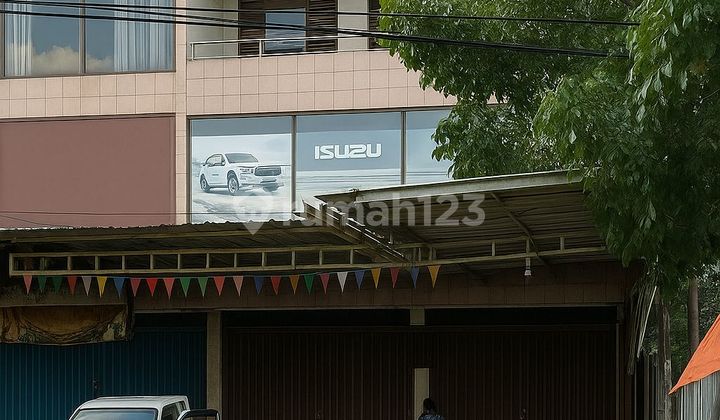 3.5-Story Shop House with Extensive Parking by Margasatwa Street 2