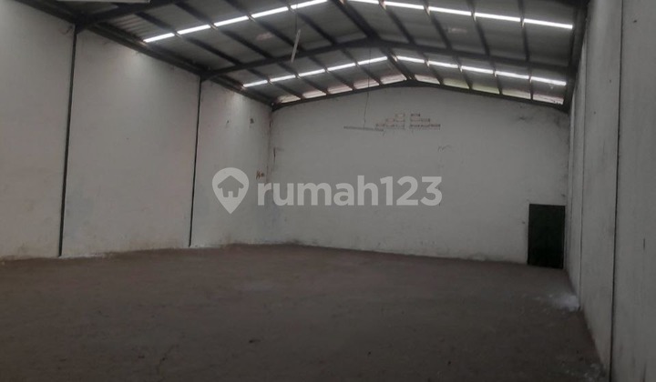 Warehouse in Strategic Warehouse Complex Area in Daan Mogot, West Jakarta