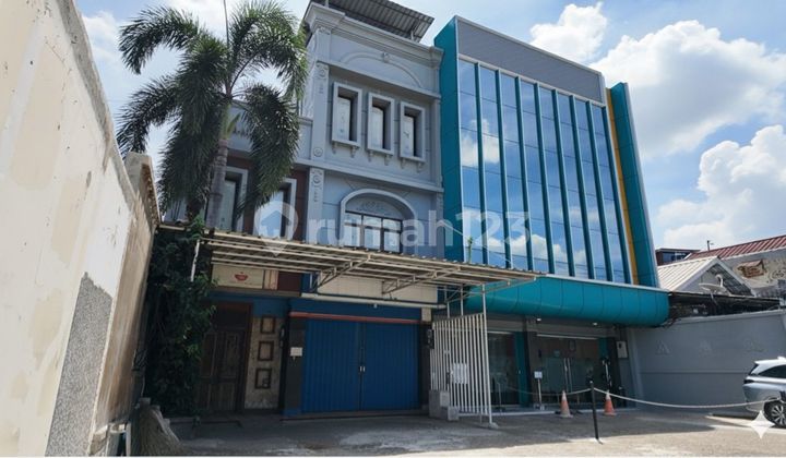 Smart Investment! Twin Shophouses (8x20) in Strategic Commercial Zone, South Jakarta Smart Investment! Twin Shophouses (8x20) in Strategic Commercial Zone, South Jakarta