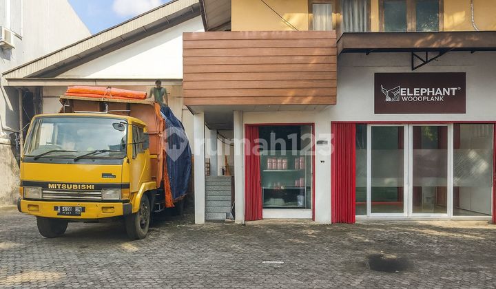 Warehouse + Office Strategic Area Near Pondok Indah Mall and Toll Road in South Jakarta Warehouse + Office Strategic Area Near Pondok Indah Mall and Toll Road in South Jakarta