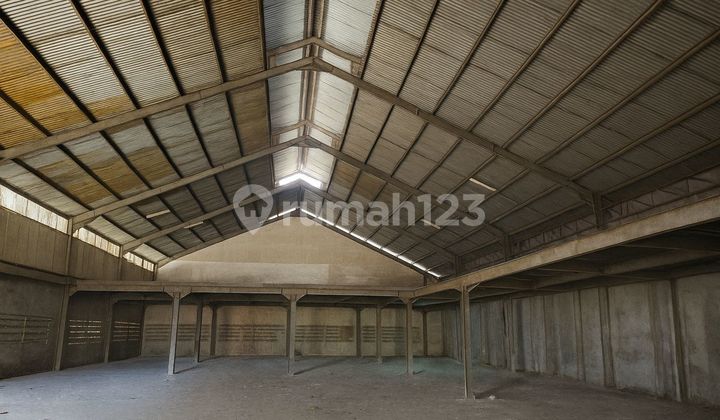 Warehouse + Office Strategic Area Near Pondok Indah Mall and Toll Road in South Jakarta Warehouse + Office Strategic Area Near Pondok Indah Mall and Toll Road in South Jakarta