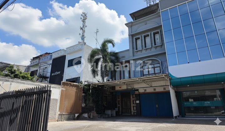 Smart Investment! Twin Shophouses (8x20) in Strategic Commercial Zone, South Jakarta Smart Investment! Twin Shophouses (8x20) in Strategic Commercial Zone, South Jakarta