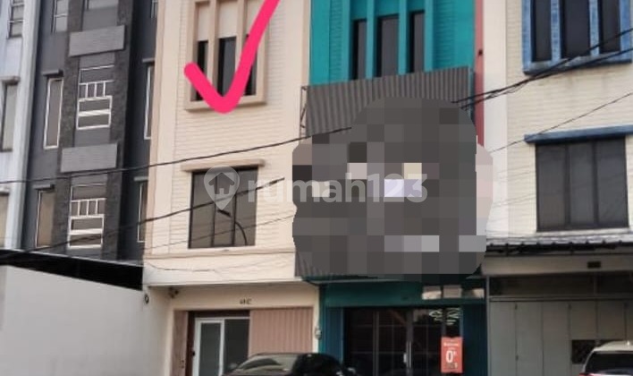 3.5-Storey Shop House on Jalan Raya Pos Pengumben, Permata Hijau 1