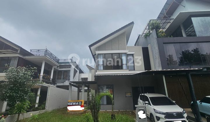 House for Rent in Gading Serpong, Serenade Cluster with Lake View, Negotiable. 2