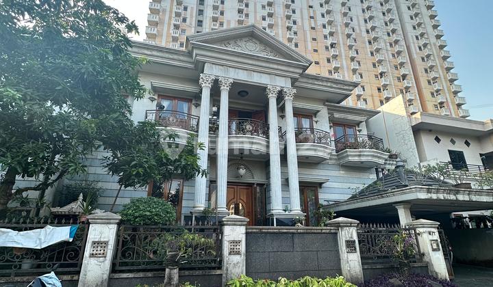 Jual Rumah Dekat Mall Pakuwon Full Furnished Nego 2