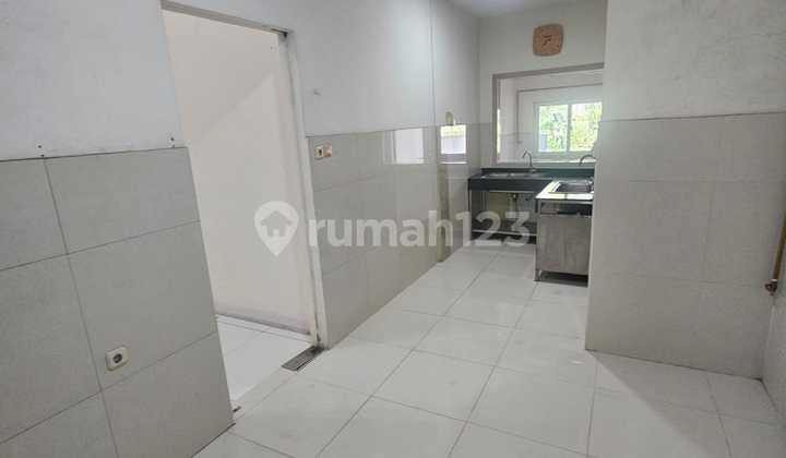 Sell Cheap House Hook Large Land Villa Melati Mas Serpong Negotiable 2