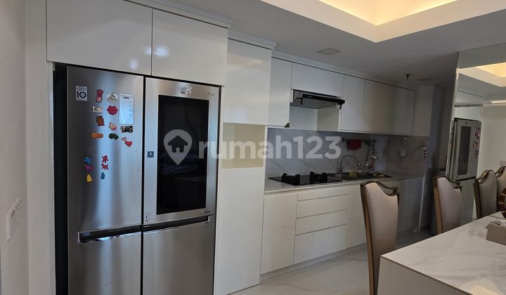 Selling Kensington Apartment Fully Furnished Facing Swimming Pool Negotiable 2