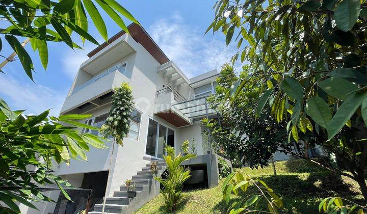 Dijual Villa Taman Dayu Modern Kontemporer Cluster Rosewood Hill , 2 Lantai , Furnished, Kitchen Set Kayu ,dengan Taman Depan Dan Belakang ,dengan View Dan Hawa Yang Sejuk Di Sore Hari 1