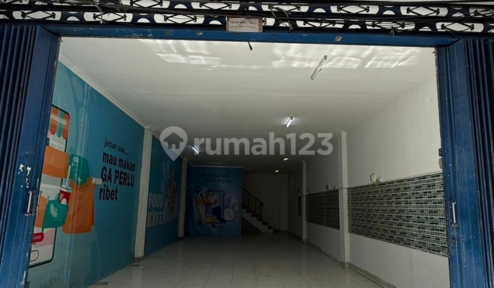 Sell/Lease 3-Story Shop House Facing the Main Road in Mega Galaxy East Surabaya 1