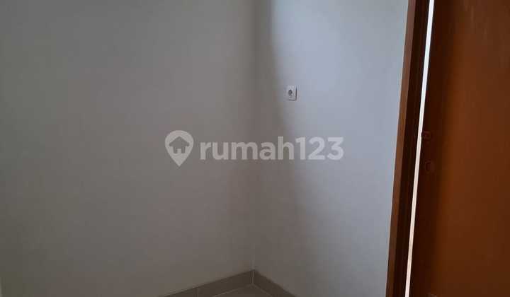 For Sale Renovated Ready-to-Live House in Kotawisata Cibubur, Cibubur, Good. 2