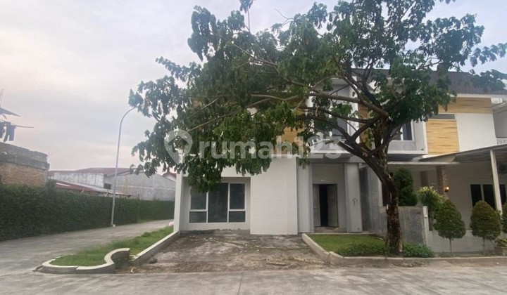 Rumah Tinggal Komplek Halton Place Blok G