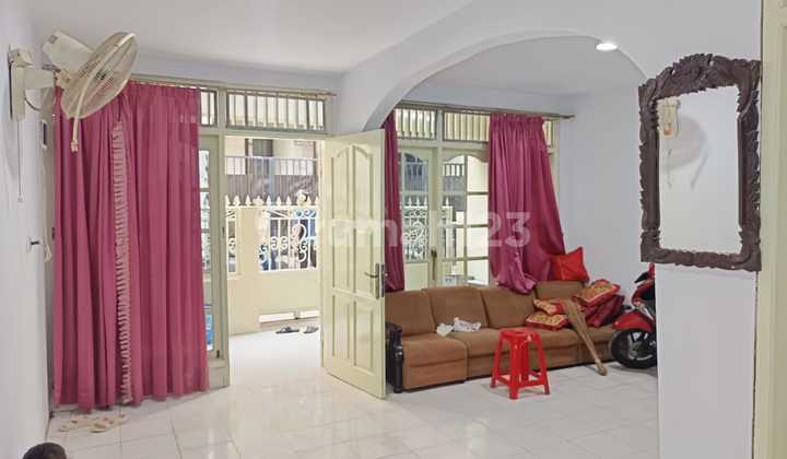 Jual Rumah Gang 1 Mobil di Tanjung Duren Jakarta Barat R C