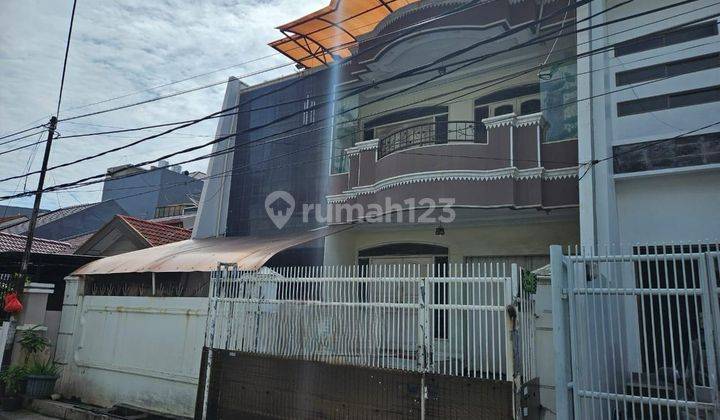 Jual Cepat Rumah Kondisi Furnished di Taman Dutamas Grogol Jakarta Barat W W  1