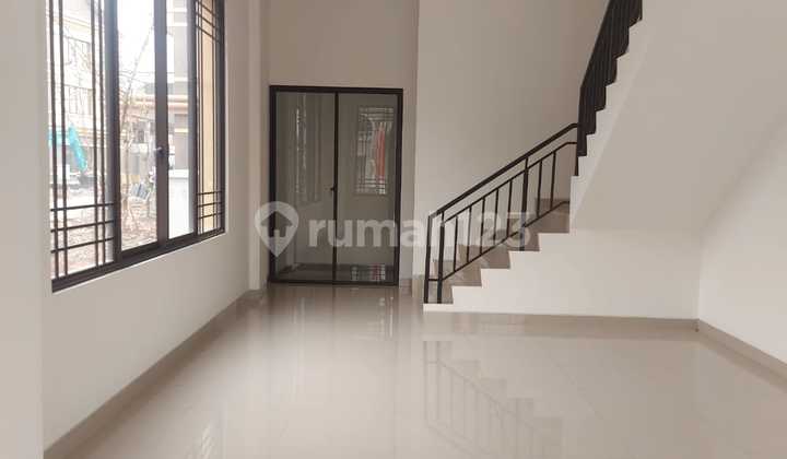 For Rent: 3-Story Shop House in Green Lake City, Tangerang, Banten GN 2