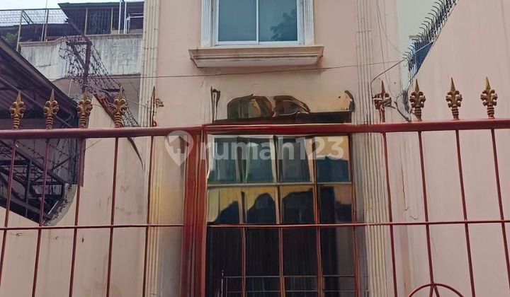 Jual Rumah di Jalan Raya Kebayoran Lama, Jakarta Selatan R R