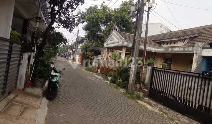 Rent a 2-story House in Ciledug Tangerang EF