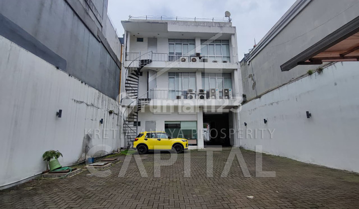 Building Suitable for Bank, Office, and Other Businesses Building Suitable for Bank, Office, and Other Businesses