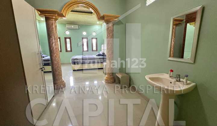 Javanese Style Villa House with Extensive Garden in Purwakarta, Ideal for Vacation or as a Traditional Restaurant 2