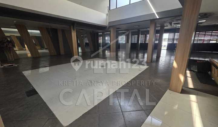 Strategic Business Space on Cihampelas Main Road, Suitable for Culinary Business and Other Businesses as Well. Strategic Business Space on Cihampelas Main Road, Suitable for Culinary Business and Other Businesses as Well.